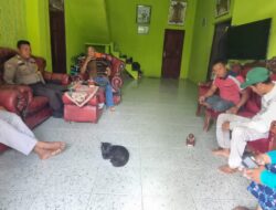 Personil Bhabinkamtibmas Ini, Sambangi Kepala Desa Berikan Himbauan