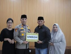 Salut! Kapolres Bengkalis Beri Hadiah Umroh Purnawirawan Polri