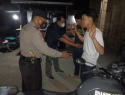 Cegah Aksi Premanisme, Personil Polsek Kerumutan Gelar Patroli Malam Hari