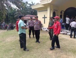 Pastikan Berjalan Lancar dan Aman, Personil Polsek Kerumutan Lakukan Pengamanan di Sejumlah Gereja