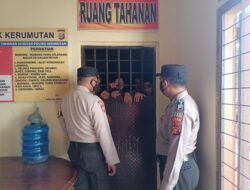 Kewajiban Petugas Piket, Personil Polsek Kerumutan Cek dan Kontrol Tahanan