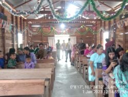 Berikan Rasa Aman, Personil Polsek Teluk Meranti Pengamanan di Tempat Ibadah Gereja