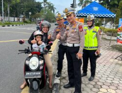 Dirlantas Polda Riau Bagikan Helm Gratis & Ajak Pengendara Jadi Pelopor Keselamatan