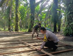 Dekatkan Diri Dengan Warga, Bhabinkamtibmas Polsek Kerumutan Goro Bersama