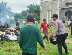 Bhakti Sosial, Polsek Teluk Meranti Goro Bersama Warga di Masjid