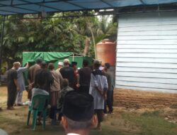 Personil Polsek Ukui Melayat ke Rumah Duka Salah Satu Warga Desa Bukit Gajah