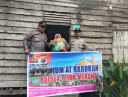 Kapolsek Salurkan Langsung Bantuan Sembako Kepada Warga Kurang Mampu
