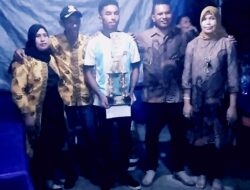 M.Taher Kalean SP MMP Serahkan Piala Futsal Putra Dan Foly Ball Putri