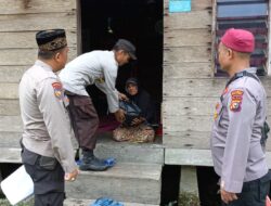 Kegiatan Jumat Barokah, Polsek Teluk Meranti Salurkan Bantuan Kepada Warga Kurang Mampu