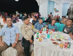 Dekat Dekat Warganya, Polsek Kerumutan Hadiri Pesta Pernikahan