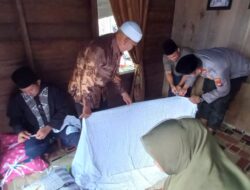 Kapolsek Teluk Meranti Sambang Duka Harmoni ke Rumah Warga Meninggal