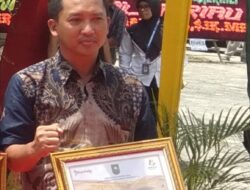 Saat Peresmian Samsat Drive Thru, General Manager PT.Musim Mas Jeryy Terima Penghargaan Taat Pajak Dari Gubernur Riau Syamsuar