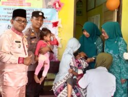Personil Bhabinkamtibmas Polsek Kerumutan Monitoring Pemberian PIN Polio