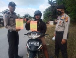 Cegah Karhutla, Polsek Kerumutan Sebarkan Maklumat Kapolda Riau Terkait Larangan Membakar