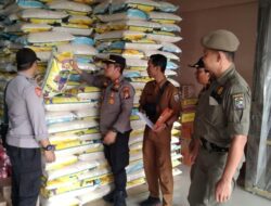 Polsek Ukui Bersama UPTD Disperindag Terjun Langsung ke Pasar Tradisional
