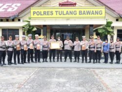 13 Personel Polres Tulang Bawang Mendapatkan Reward Pada Upacara Hari Kesadaran Nasional