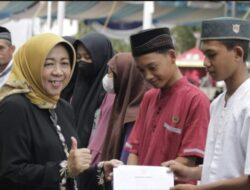 Bupati Tulang Bawang Qudrotul Ikhwan Bersama Ribuan Jamaah Menghadiri Pengajian