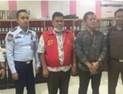 Sempat Buron, Kejari Pelalawan Akhirnya Eksekusi Iwan Sarjono Terpidana Kasus Pemalsuan Surat Ke Rutan Sialang Bungkuk