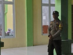Pelayanan Masyarakat, Personel Polsek Kerumutan Pengamanan Salat Tarawih di Mesjid AL Ikhlas