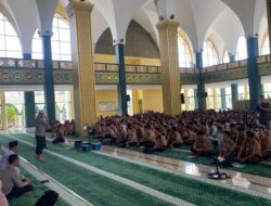 Kapolres Pelalawan Jadi Narasumber di Depan 600 Siswa SMAN Bernas Pada Acara Pesantren Kilat