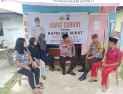 Di Warung Milik Warga, Polsek Bunut Kembali Gelar Giat Jumat Curhat