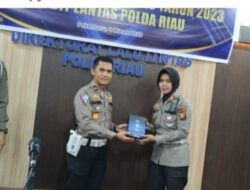 Kasat Lantas Polres pelalawan Terima Kamera ETLE HANDHELD, Tilang Elektronik Akan Diberlakukan di wilkum Polres Pelalawan