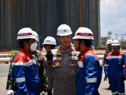 Tinjau Lokasi Ledakan, Kapolda Riau Irjen Iqbal : Tim Lakukan Investigasi, Pastikan Stok Minyak Pertamina Untuk Masyarakat Aman.