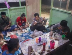 Di Kelurahan Kayu Ara, Polsek Kerumutan Sahur Bersama Komunitas Supir Truck