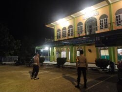 Cipta Kondisi, Polsek Ukui Lakukan Pam dan Monitoring Pelaksananan Tarawih