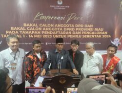 Didampingi ratusan pendukung, H.T.Rusli Ahmad,SE,MM serahkan berkas sebagai calon DPD RI Dapil Riau