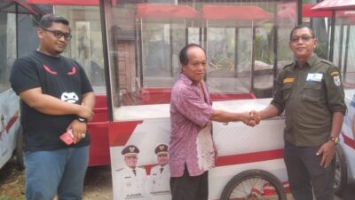 Bantuan Gerobak Disperindag Pelalawan Untuk Pengusaha UMKM, Motto : Ekonomi Tumbuh Pelalawan Maju 