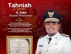 Bupati Pelalawan H.Zukri Dianugerahi Penghargaan Oleh Mentri KEMENDES PDTT RI