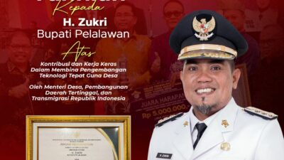 Bupati Pelalawan H.Zukri Dianugerahi Penghargaan Oleh Mentri KEMENDES PDTT RI