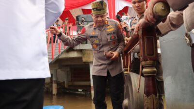 Pemukulan Gong dan Pelepasan Ratusan ekor burung Merpati tandai Louncing Polisi RW di Kabupaten Pelalawan