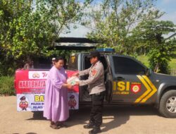 Sambut Hari Bhayangkara Ke-77, Polsek Rawa Jitu Selatan Bagikan Bansos Untuk Warga Kurang Mampu