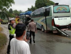 2 Bus Laga Kambing Di Jalan Lintas Timur, Dua Supir Mengalami Patah Kaki