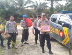 Polsek Minas Polres Siak Polda Riau Peduli, Berikan Bantuan Paket Sembako Kepada Keluarga Tersangka Curat