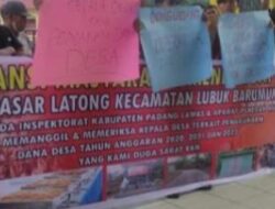 Pasca Dilaporkan Ke Kejari Padang Lawas, Masyarakat Pasar Latong Demo Terkait Dana Desa