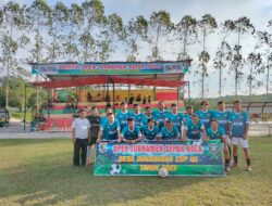 JMSI Pelalawan Bagikan Satu Paket Baju Bola Kaki, Erik Suhenra: Program Setiap Tahun