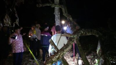 Seorang Wanita Ditemukan Tewas Gantung Diri di Pohon