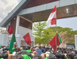 Aliansi Badan Eksekutif Mahasiswa se -Perguruan Tinggi Muhamadyah Bima Gedor Kantor Bupati Bima