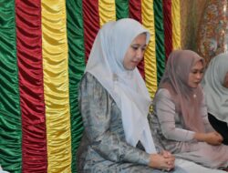 Bupati INHU Rezita Meylani Yopi SE Diberi Gelar Adat Kehormatan Datuk Seri Setia amanah