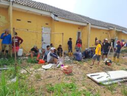 Pasca Kebakaran Lahan Kosong, Warga RT001/011, Perumahan Villa Kencana Cikarang Melakukan Kerja Bakti