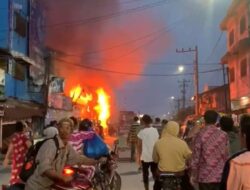 Sijago merah beraksi, Beberapa Ruko di Martubung Terbakar
