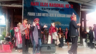Acara Puncak Parade Ulos 1000 Meter di Pagoda Parapat Sukses dihadiri Wakil Menteri Pariwisata