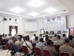 Perkuat Manejemen Operasi, Kapolres Pelalawan Berikan Arahan Kepada Personil yang Terlibat Pengamanan Oprasi Mantap Brata Lancang Kuning 2023 – 2024