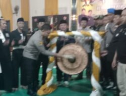 Kapolsek Terbanggi Besar AKP EDI QORINAS Pukul Gong Tanda Dimulainya Kejuaran Pencak Silat SH Terate Cup PSHT