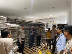 Pastikan Kondisi Logistik Pemilu Aman dan Baik, Kapolres Pelalawan Cek Gudang KPU 