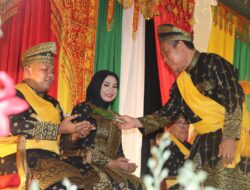 Kapolres Pelalawan AKBP Suwinto.SH.SH, Terima Gelar Kehormatan Adat Datuk Seri Abdi Arif Pengayom Negeri