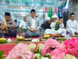 Walikota Metro dr Wahdi Siradjuddin Spog ( K ). MH. Menghadiri Pengajian Akbar bersama Kh, Taufik Qurohman Muzaki